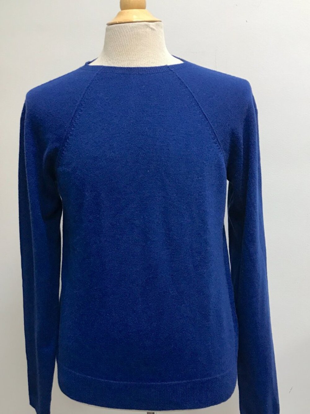 Duffy cashmere blue reverse edge crew neck sweater thumbholes M